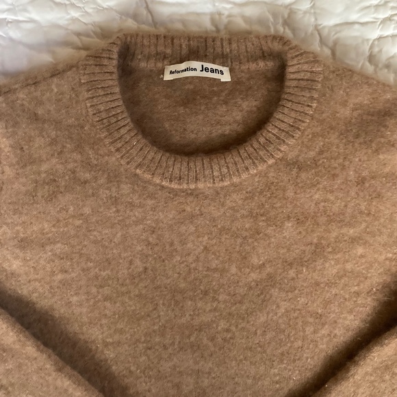 Reformation Cashmere Sweater Camel - Picture 3 of 13